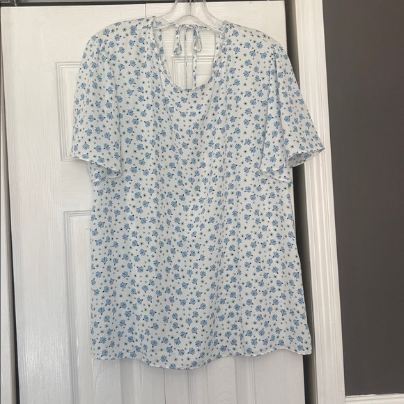LOFT Blue and Teal Floral Short Sleeve Blouse - Picture 3 of 7